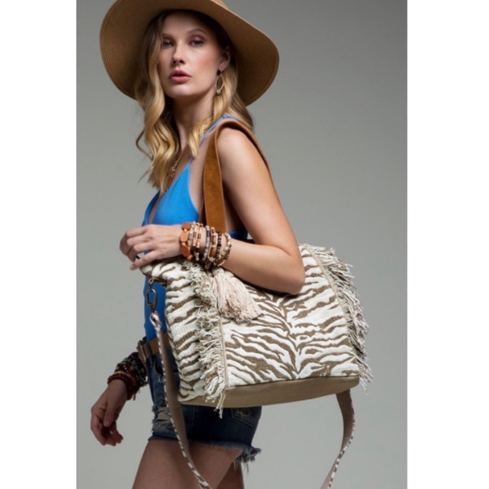 New! Ruggine Handmade Tiger Motif Bag - Picture 3 of 12